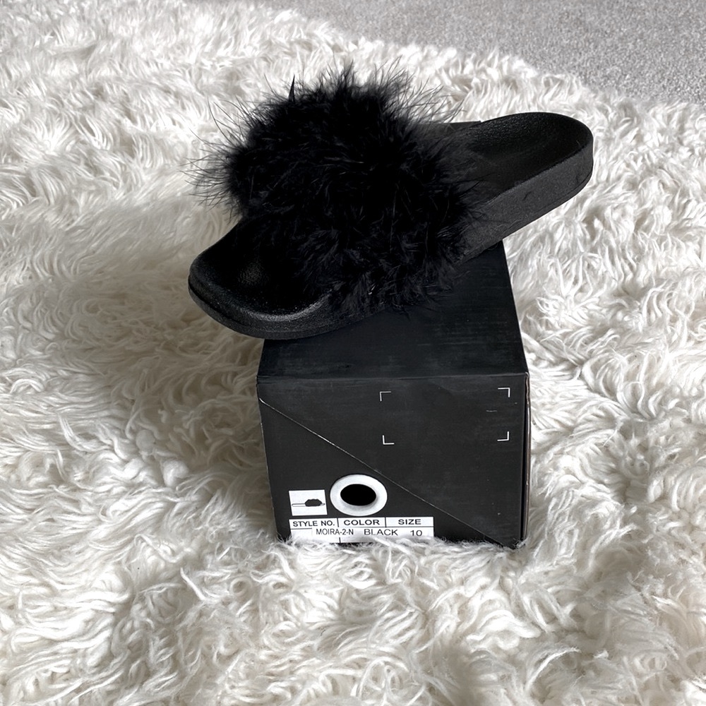 Trendy Feathery Slippers / Sandals